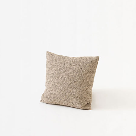 美品 飛騨産業 温雅/静穏 クッションカバー 大 楽天市場】HIDA 飛騨産業 静穏クッション 静穏ボルスター フロア