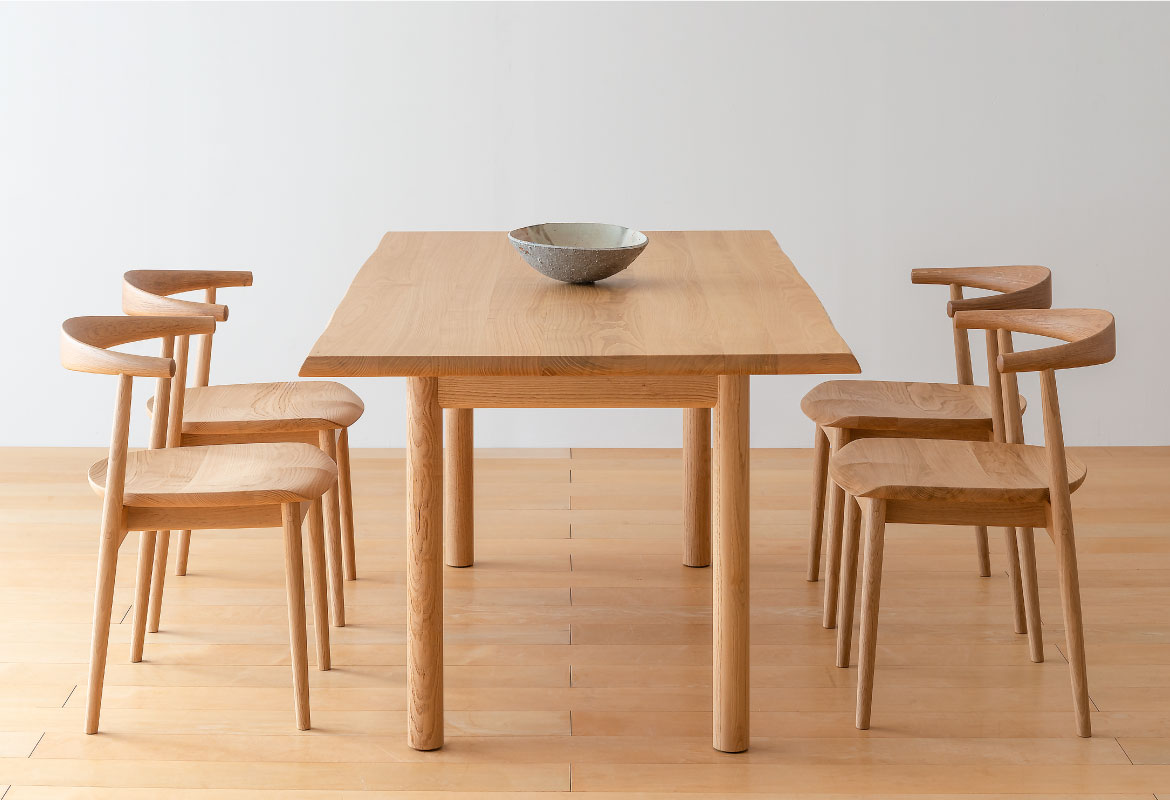 国産クリ材の造形をデザインしたティーテーブル - 机/テーブル