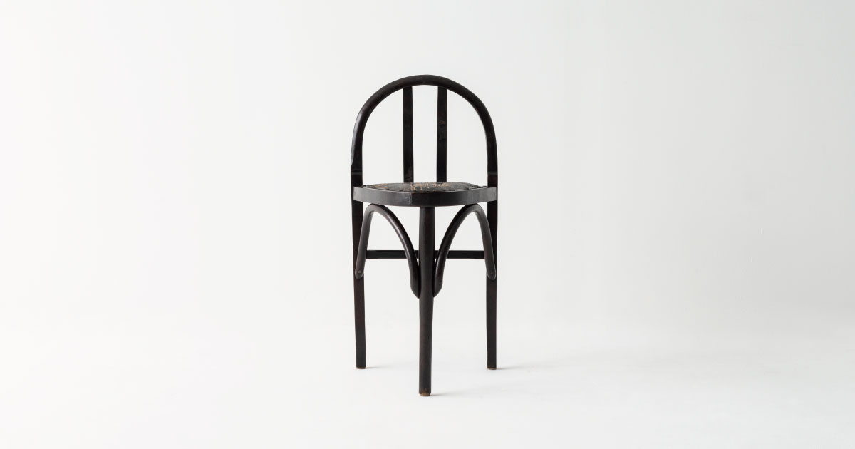 歴史の椅子三角形椅子 | HIDA通信 | 飛騨産業株式会社【公式